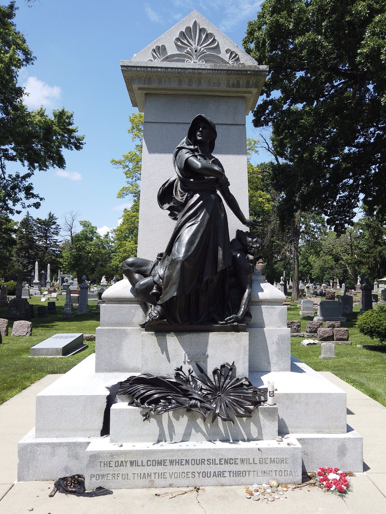 EmlHvS_XYAAvT_C.jpg-large